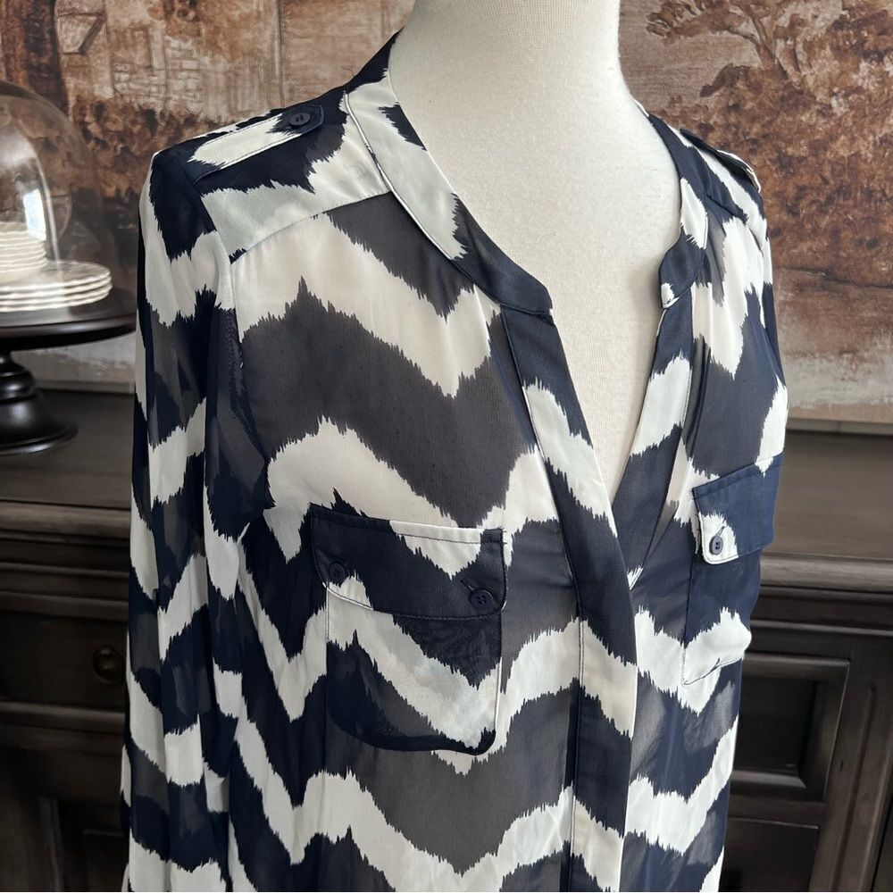 Collective Concepts Sheer Navy and White Blouse size Medium